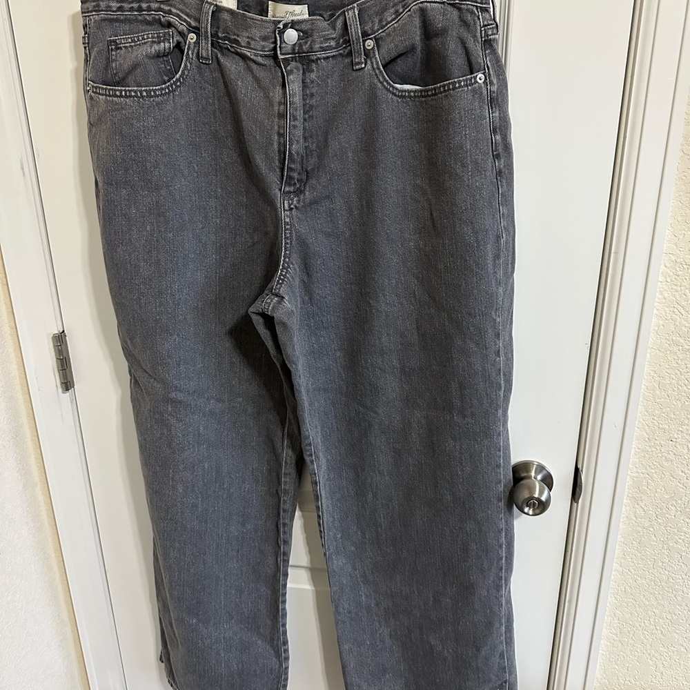 Universal Thread Women's Gray Straight Leg Jeans